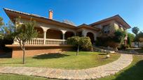 Vista exterior de Casa o xalet en venda en  Córdoba Capital amb Aire condicionat, Terrassa i Piscina