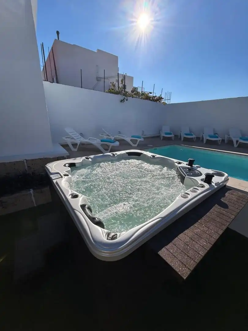 Piscina de Casa o xalet en venda en San Miguel de Abona amb Jardí privat, Terrassa i Traster