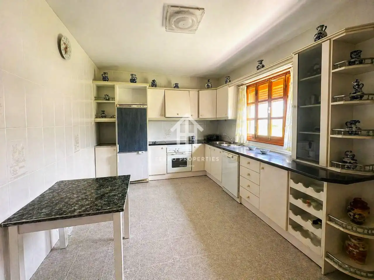 Cuina de Casa o xalet en venda en Loja amb Aire condicionat, Jardí privat i Terrassa