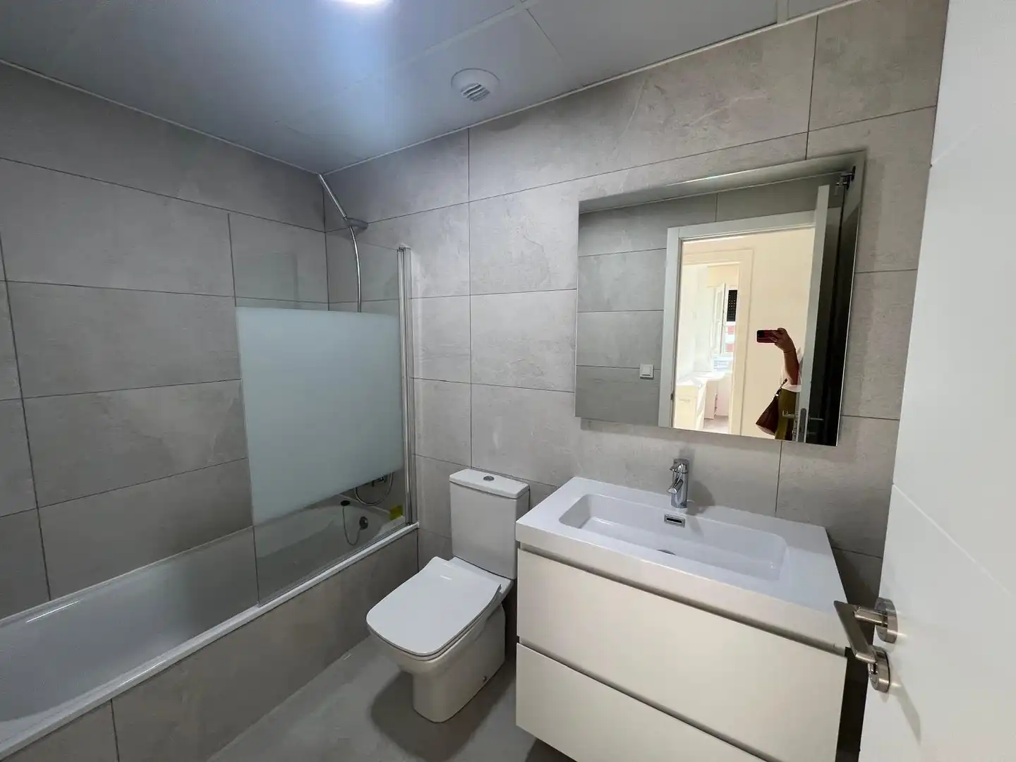 Bathroom of Flat for rent in Dos Hermanas  with Air Conditioner, Heating and Private garden