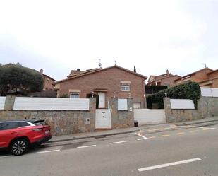 Vista exterior de Apartament en venda en Corbera de Llobregat amb Jardí privat i Traster