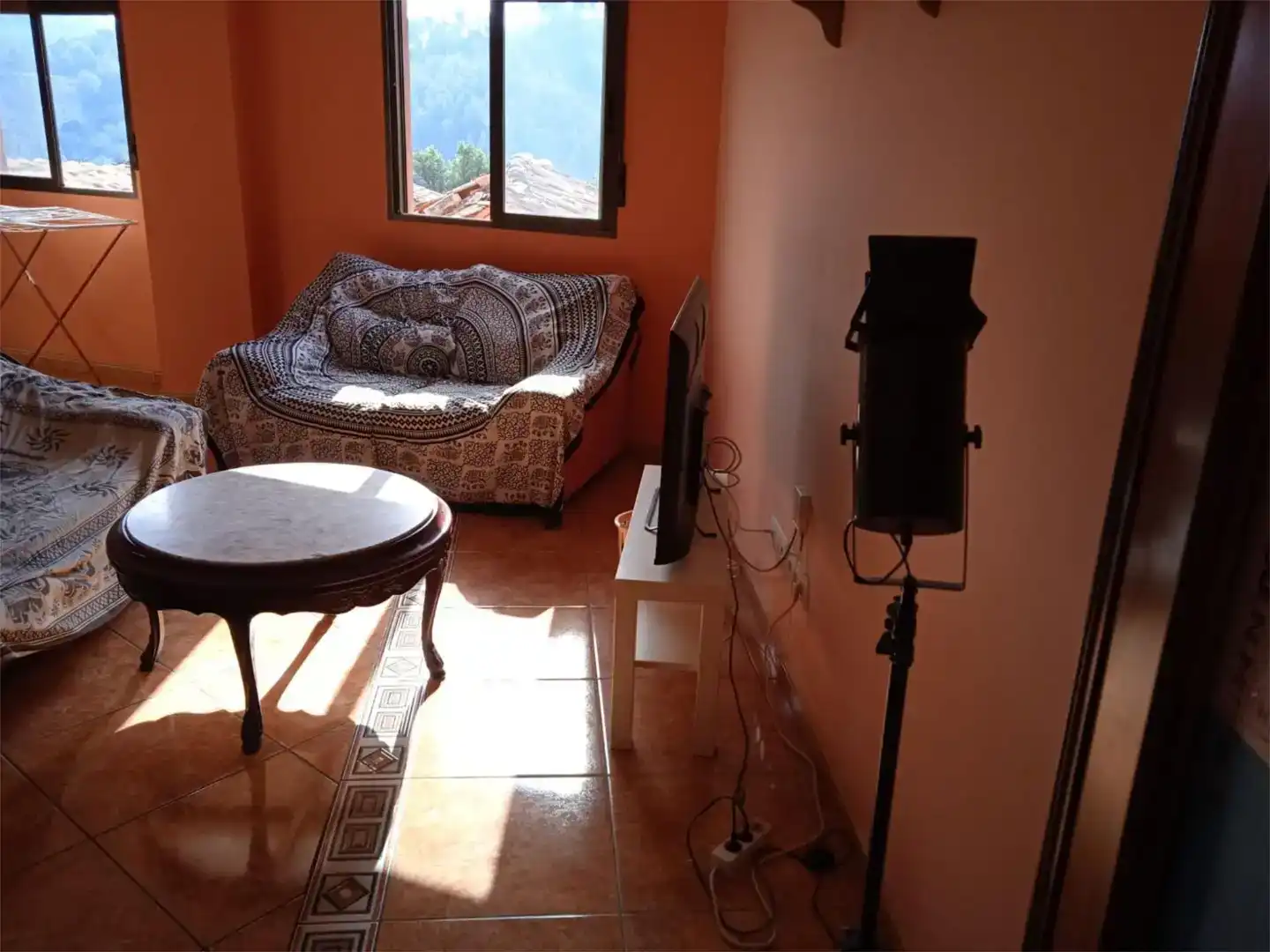 Sala d'estar de Casa adosada en venda en Cirat amb Traster, Moblat i Balcó