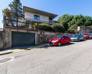 Vista exterior de Casa o xalet en venda en Vigo  amb Calefacció, Jardí privat i Terrassa