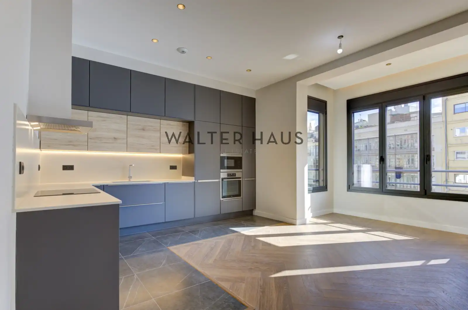 Kitchen of Flat for sale in Barcelona  with Air Conditioner, Heating and Oven