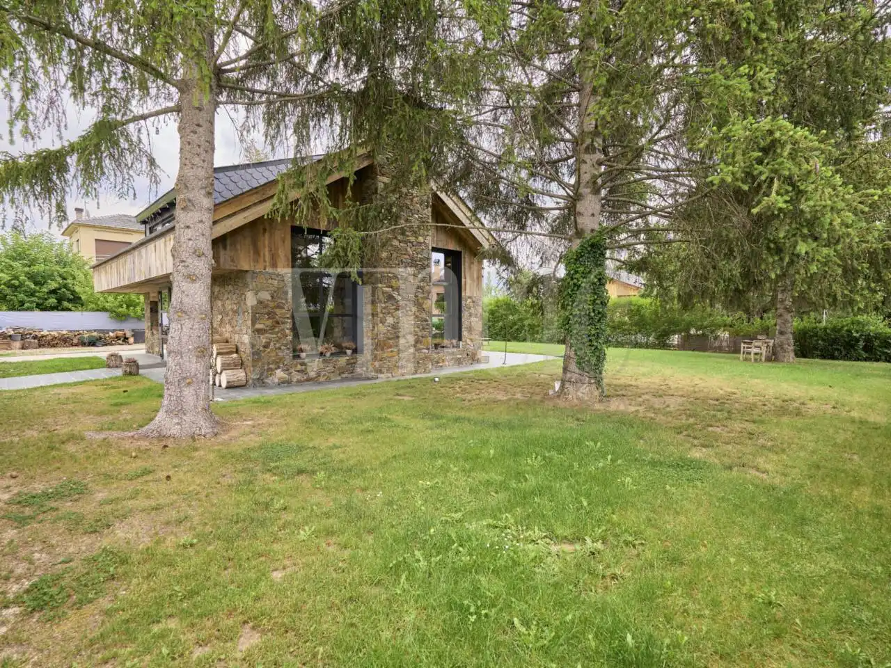 Vista exterior de Casa o xalet en venda en Puigcerdà amb Calefacció, Jardí privat i Parquet