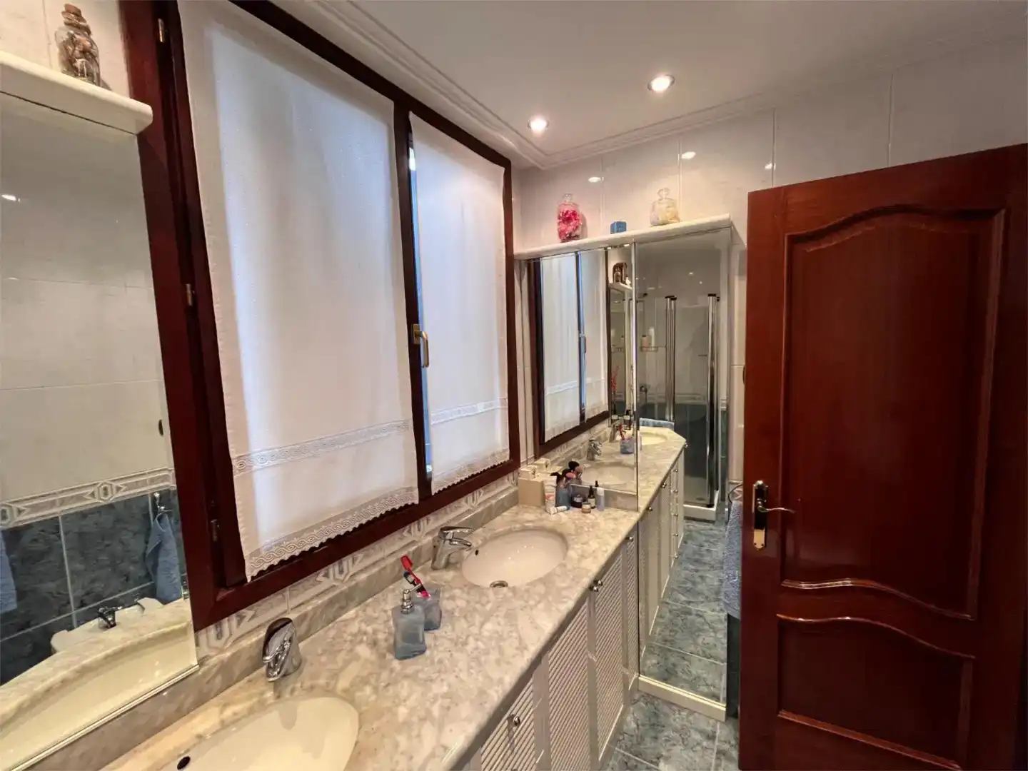 Badezimmer von Wohnung zum Verkauf in Basauri  mit Privatgarten, Parkett und Möbliert