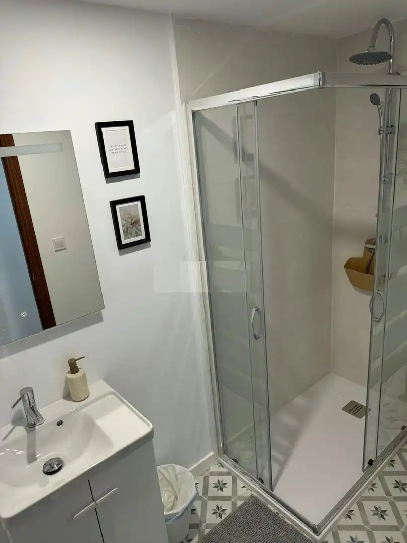 Baño de Piso para compartir en Valencia con Lavadora