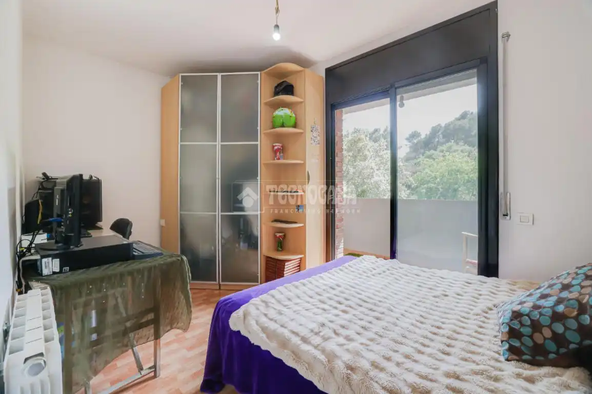 Dormitori de Casa adosada en venda en Montcada i Reixac amb Aire condicionat, Calefacció i Terrassa