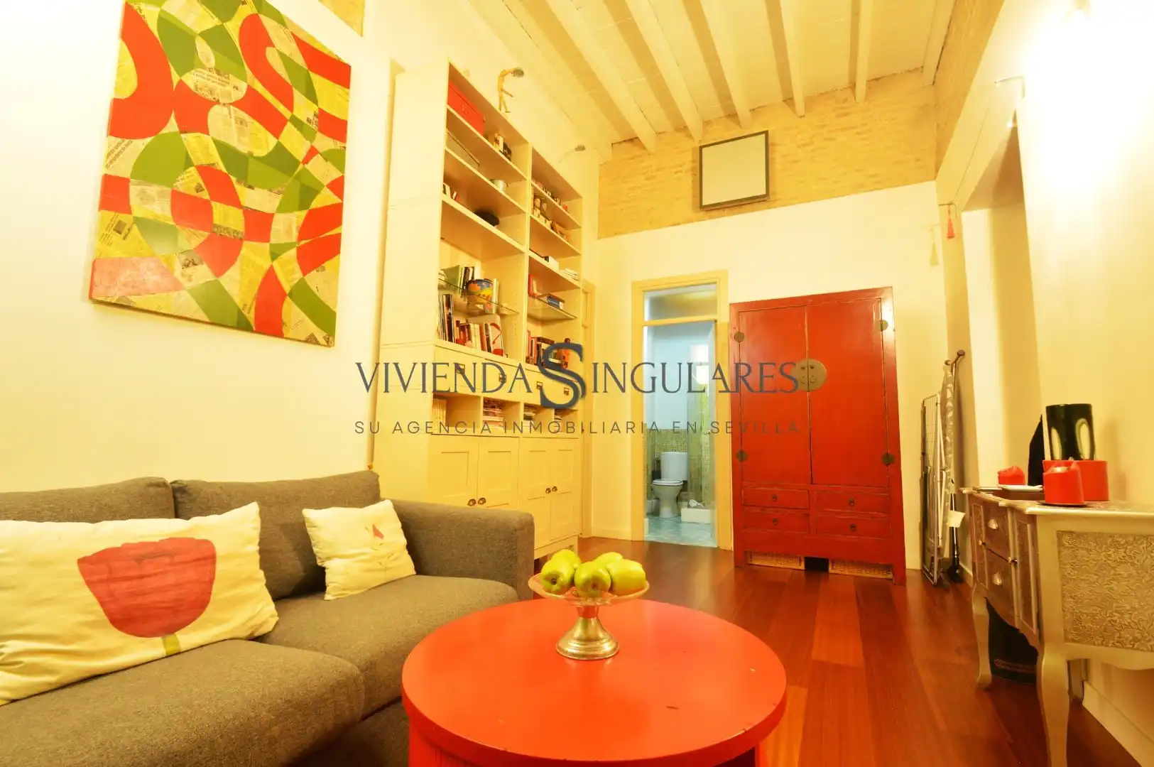 Sala d'estar de Apartament en venda en Sevilla amb Aire condicionat i Moblat