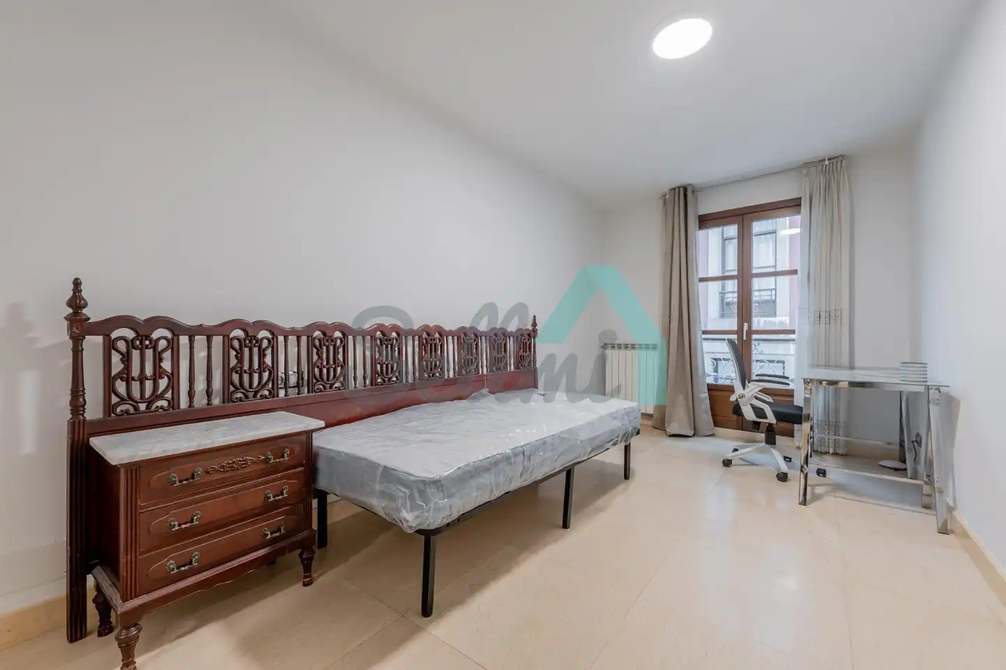 Schlafzimmer von Wohnung zur untervermieten in Oviedo  mit Heizung, Parkett und Möbliert
