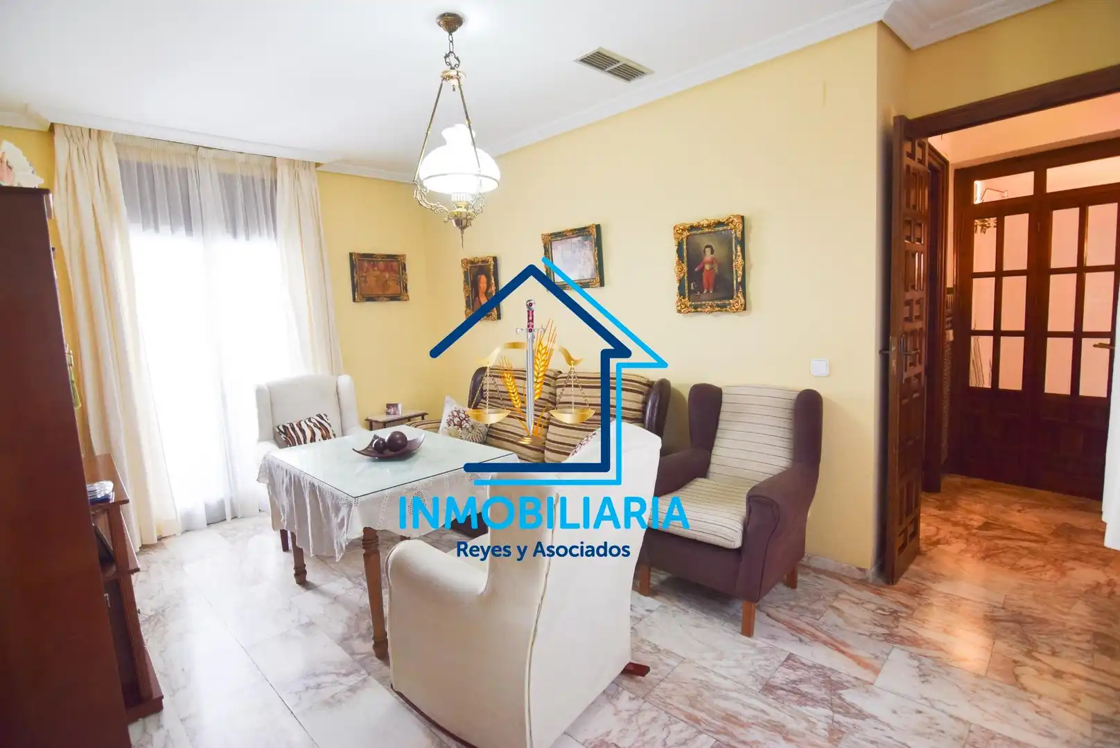 Sala d'estar de Casa o xalet en venda en Córdoba amb Aire condicionat