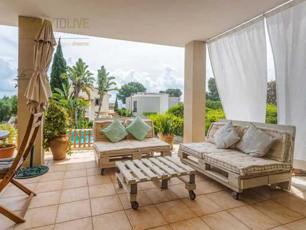Terrasse von Einfamilien-Reihenhaus zum Verkauf in Alcúdia mit Klimaanlage, Privatgarten und Terrasse