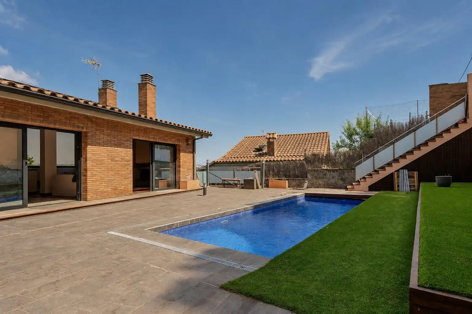 Piscina de Casa o chalet en venta en Cerdanyola del Vallès con Aire acondicionado, Calefacción y Jardín privado
