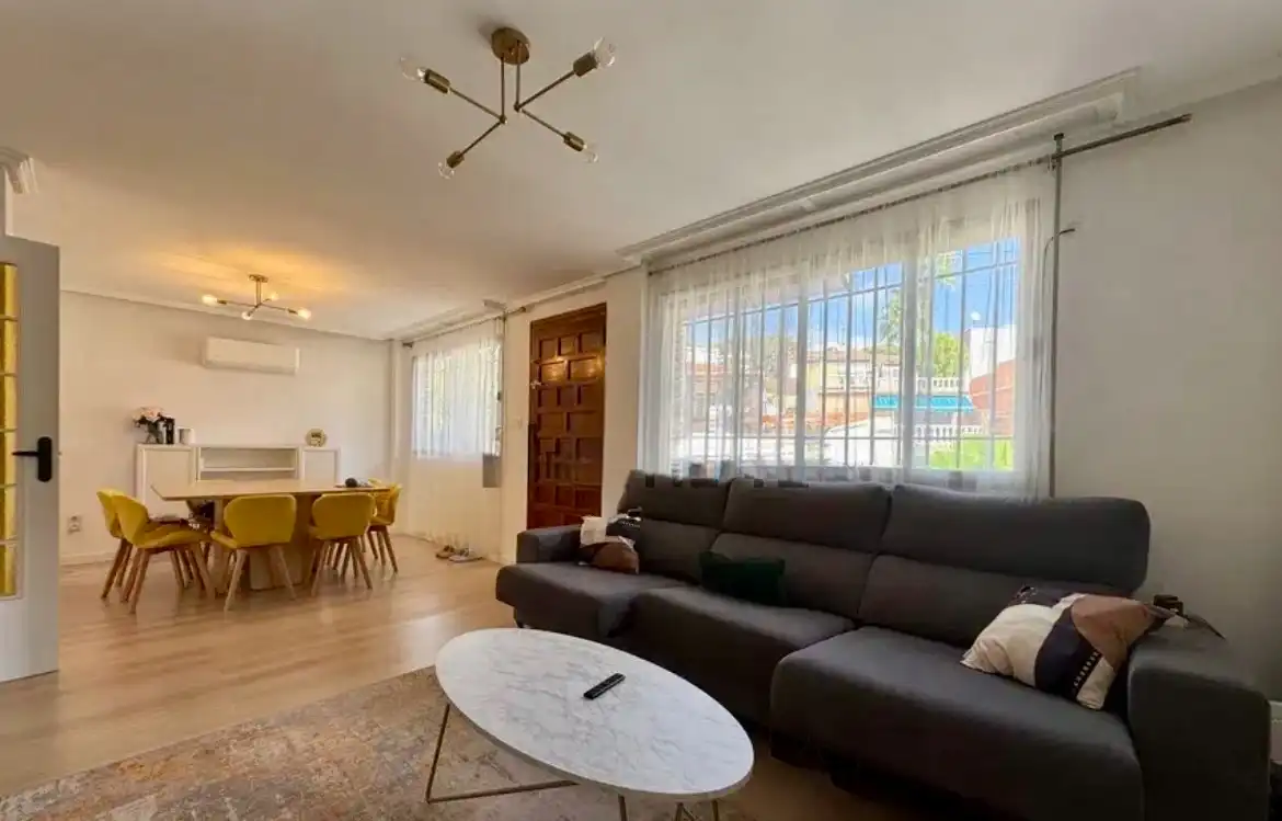 Sala de estar de Casa o chalet en venta en Torrent con Aire acondicionado, Calefacción y Jardín privado