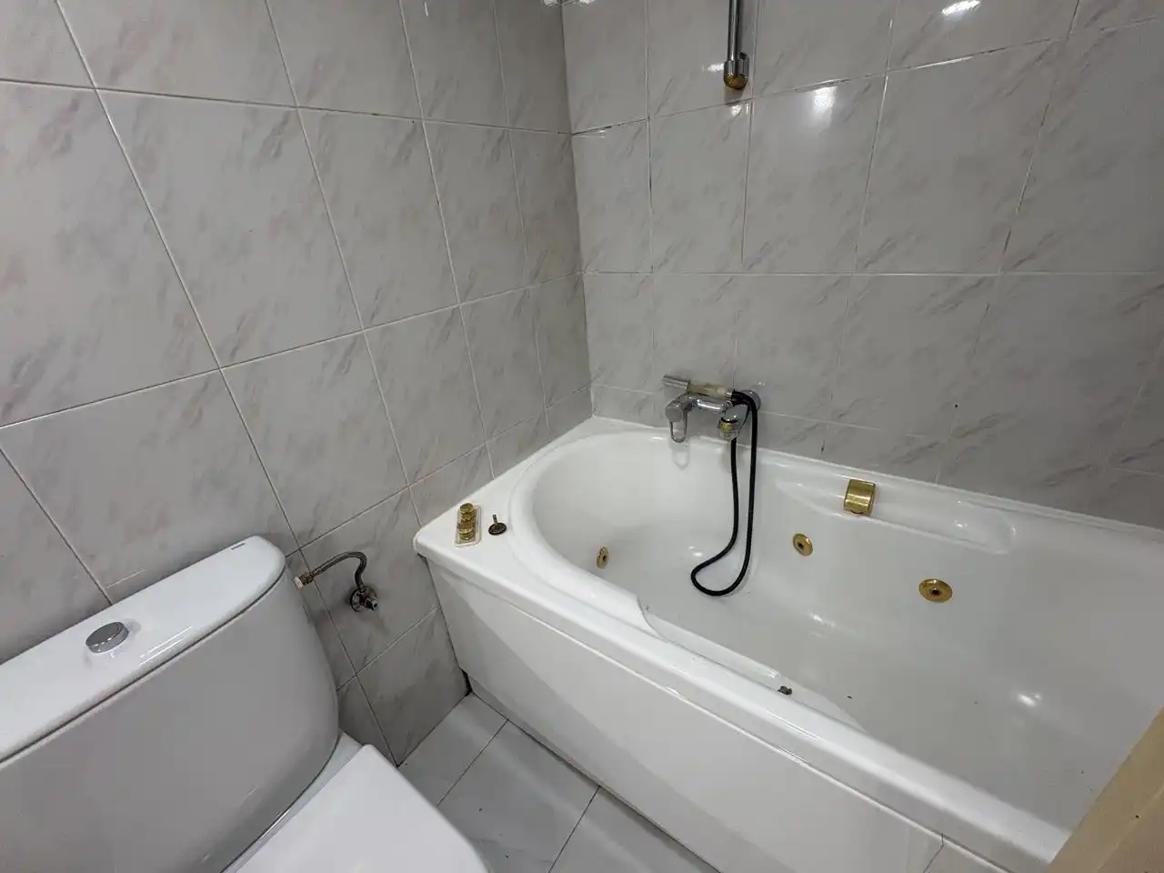 Badezimmer von Maisonette zum Verkauf in Madrid mit Heizung und Parkett