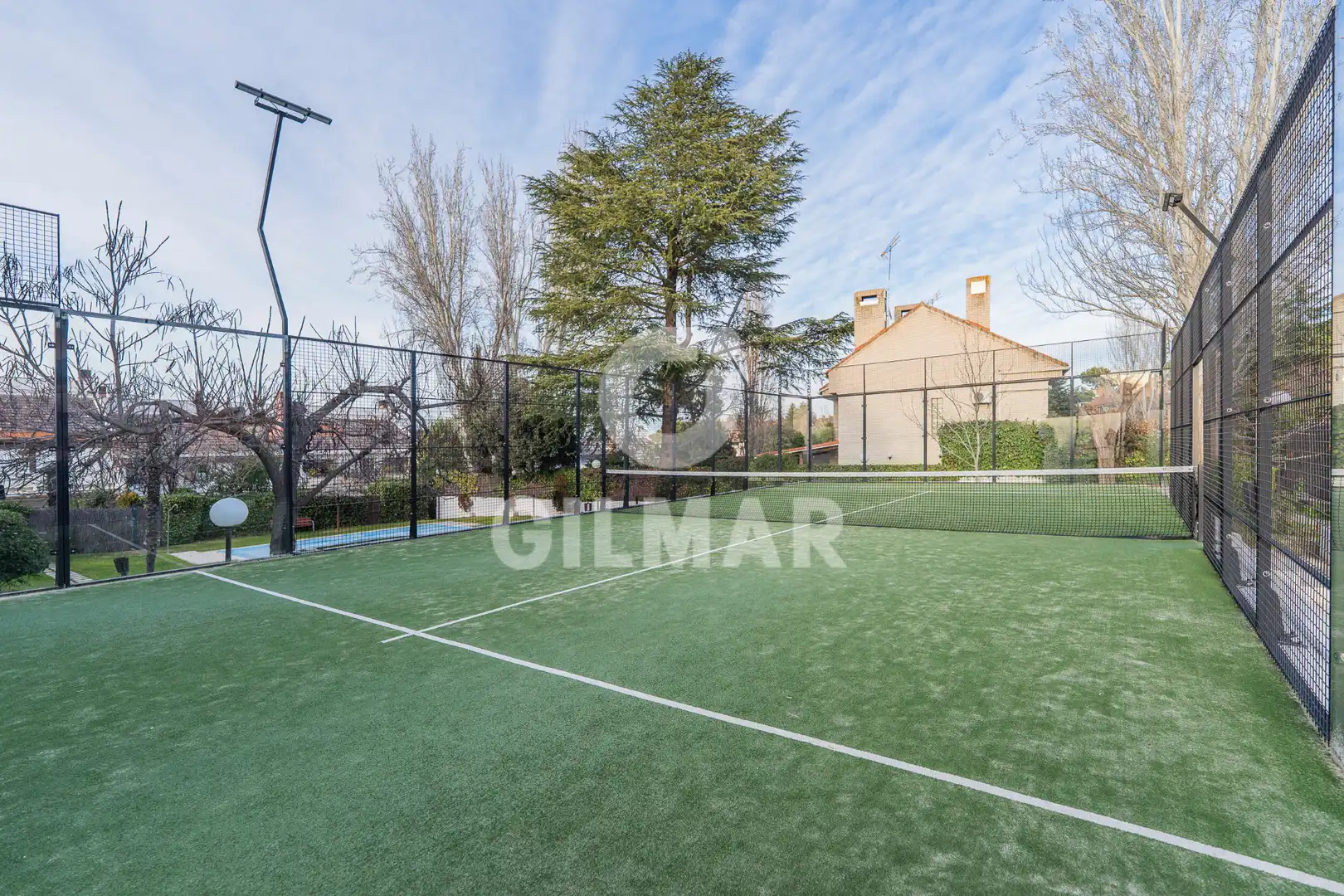 Garten von Einfamilien-Reihenhaus zum Verkauf in La Moraleja mit Klimaanlage, Heizung und Privatgarten
