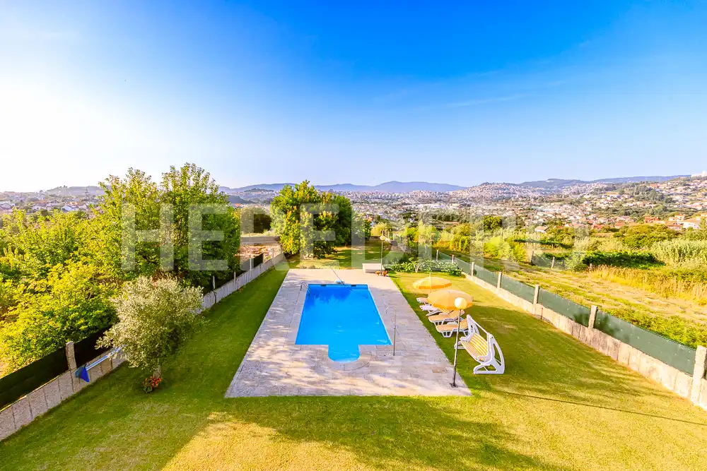 Piscina de Casa o chalet en venta en Vigo  con Calefacción, Jardín privado y Terraza