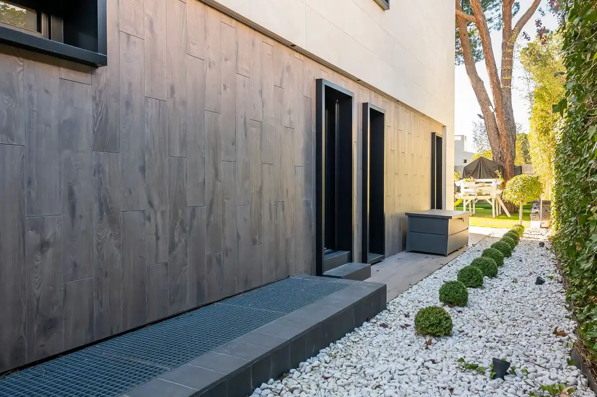 Vista exterior de Casa o xalet en venda en Pozuelo de Alarcón amb Aire condicionat, Calefacció i Jardí privat