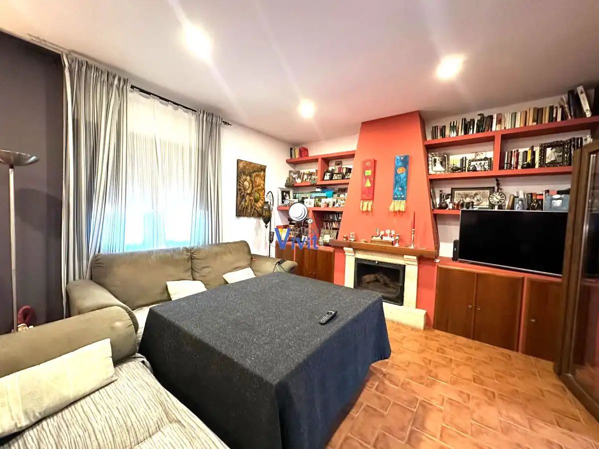Sala d'estar de Casa o xalet en venda en Alcalá de Guadaira amb Aire condicionat, Jardí privat i Terrassa