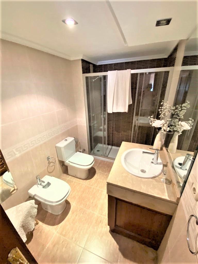 Bany de Pis de lloguer en Cáceres Capital amb Aire condicionat, Calefacció i Terrassa