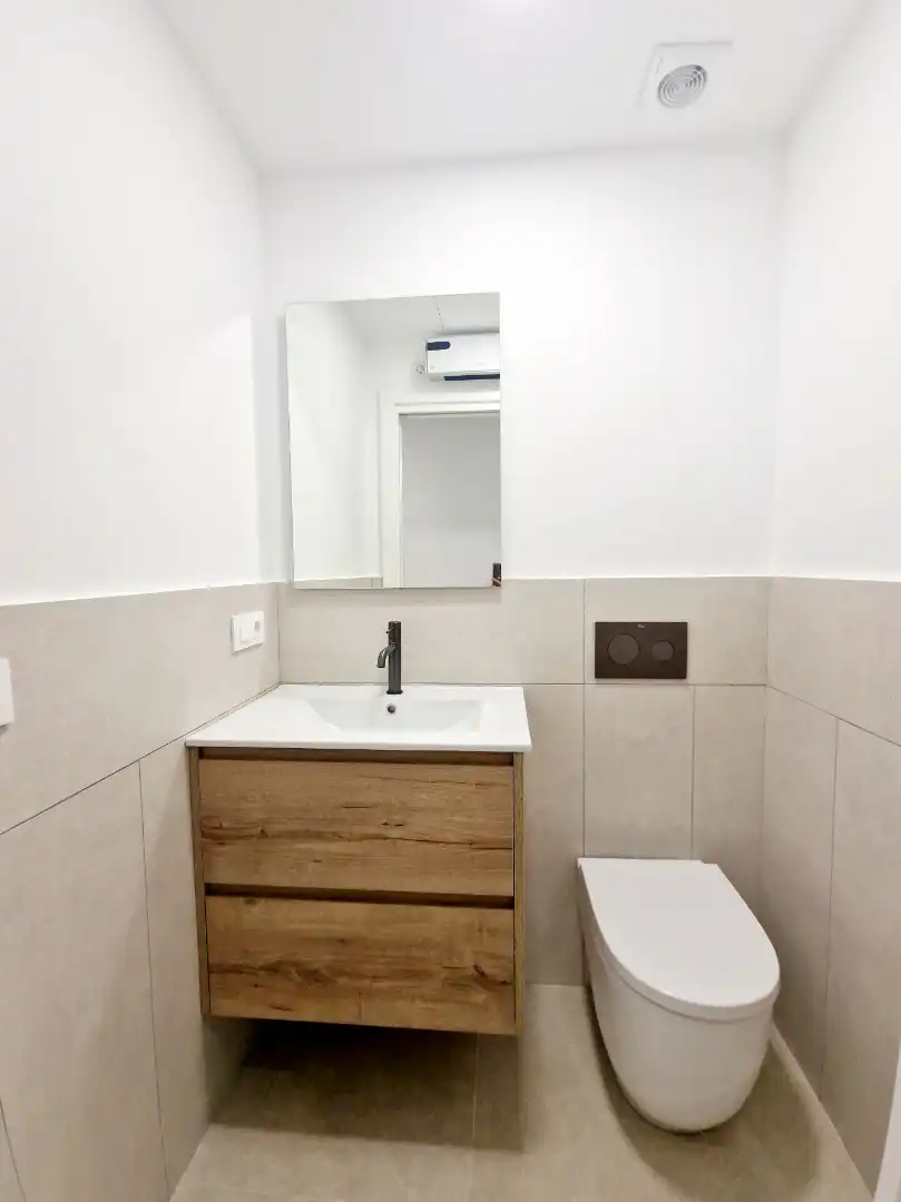Badezimmer von Dachboden zum Verkauf in A Coruña Capital  mit Heizung, Ofen und Waschmaschine
