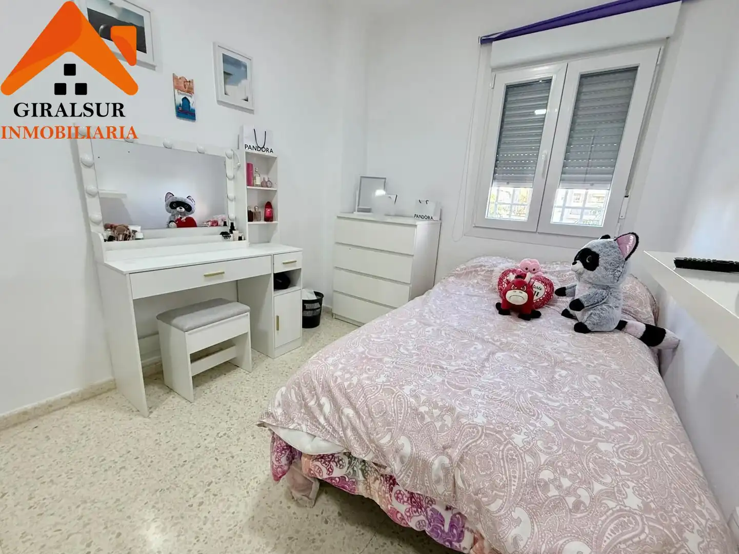 Bedroom of Flat for sale in Sevilla  with Air Conditioner, Terrace and Storage room