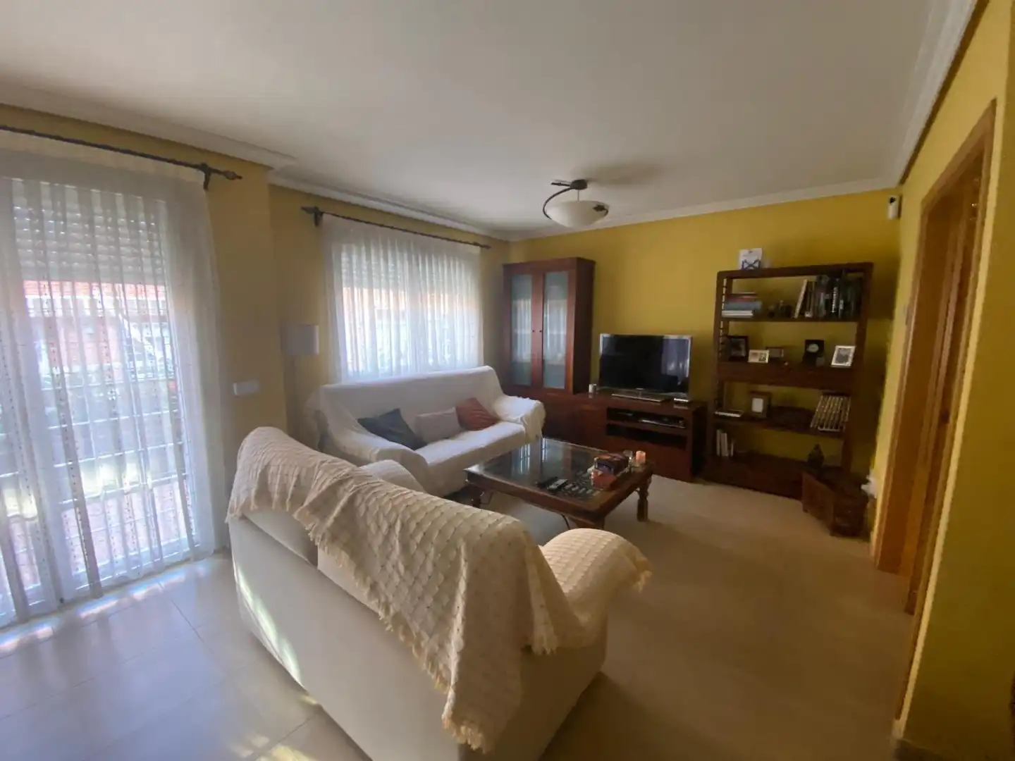 Sala d'estar de Casa adosada en venda en Alcalá de Henares amb Calefacció, Jardí privat i Traster