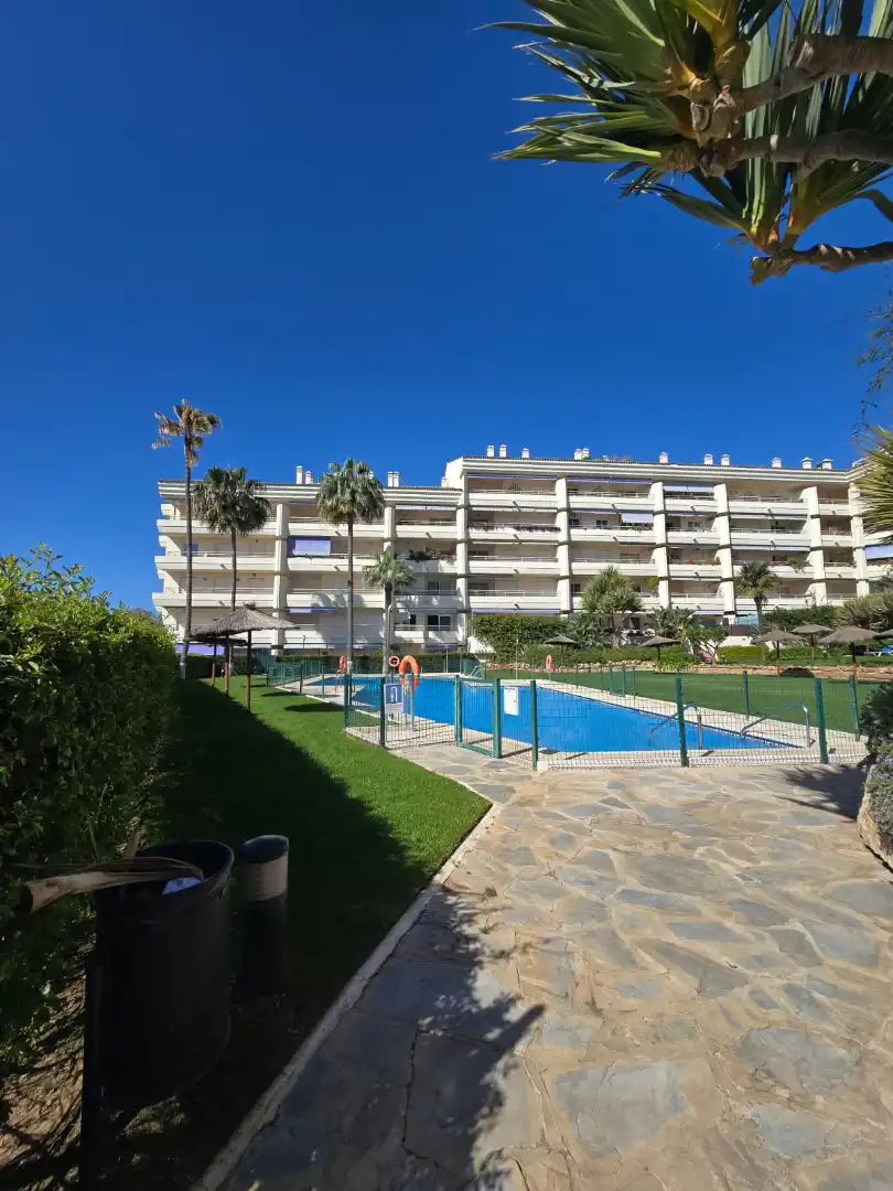 Vista exterior de Planta baixa en venda en Marbella amb Aire condicionat, Terrassa i Traster