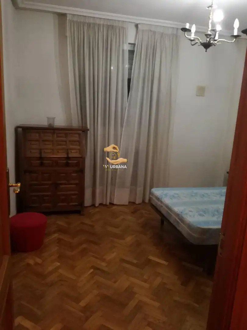Schlafzimmer von Wohnung zum Verkauf in Salamanca mit Heizung, Möbliert und Balkon