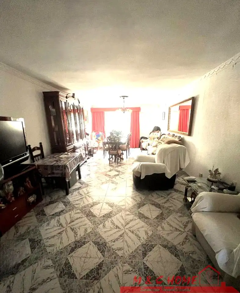 Sala d'estar de Casa o xalet en venda en Málaga amb Jardí privat, Terrassa i Traster