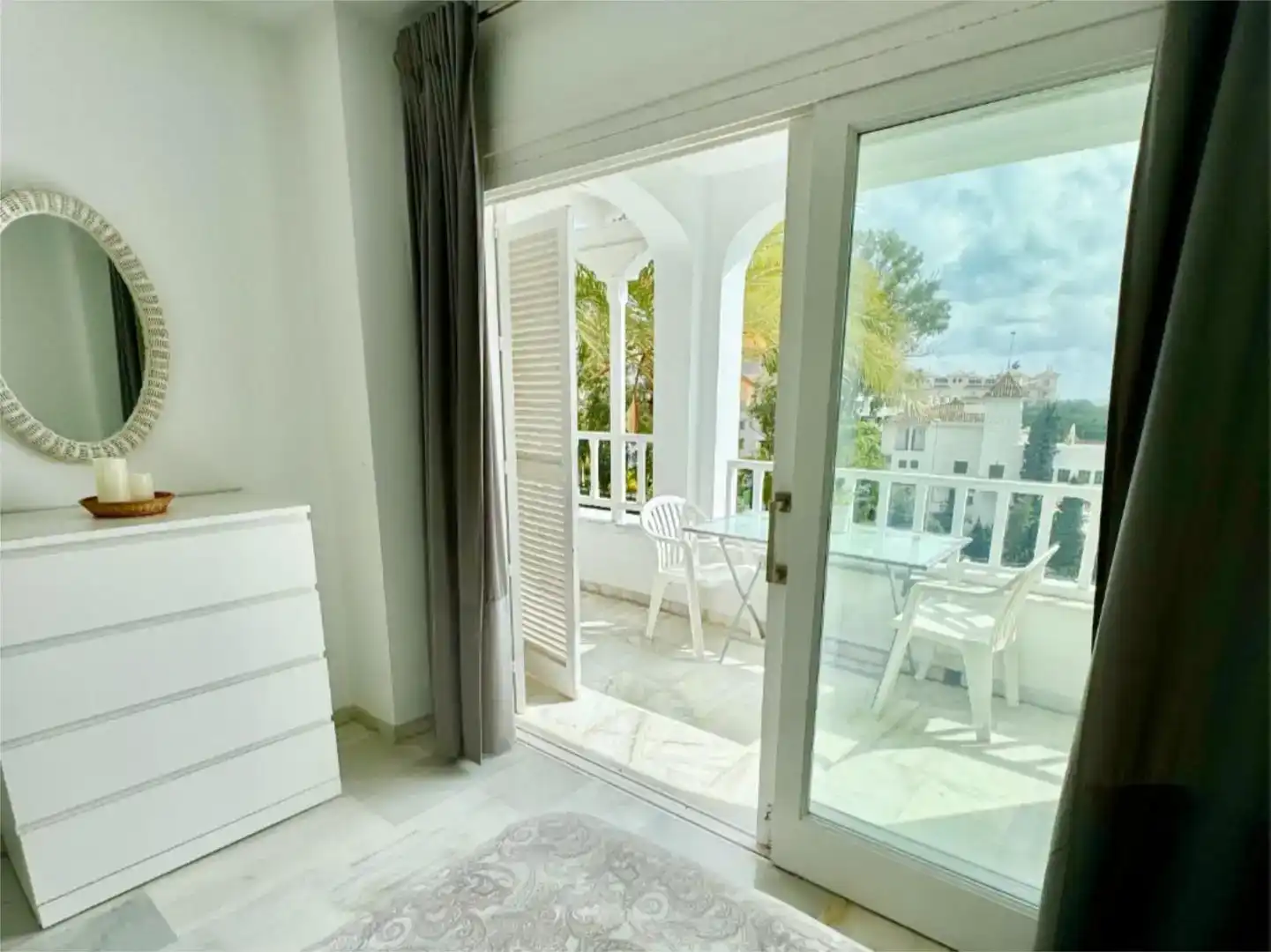 Terrassa de Apartament de lloguer en Marbella amb Aire condicionat, Piscina i Balcó