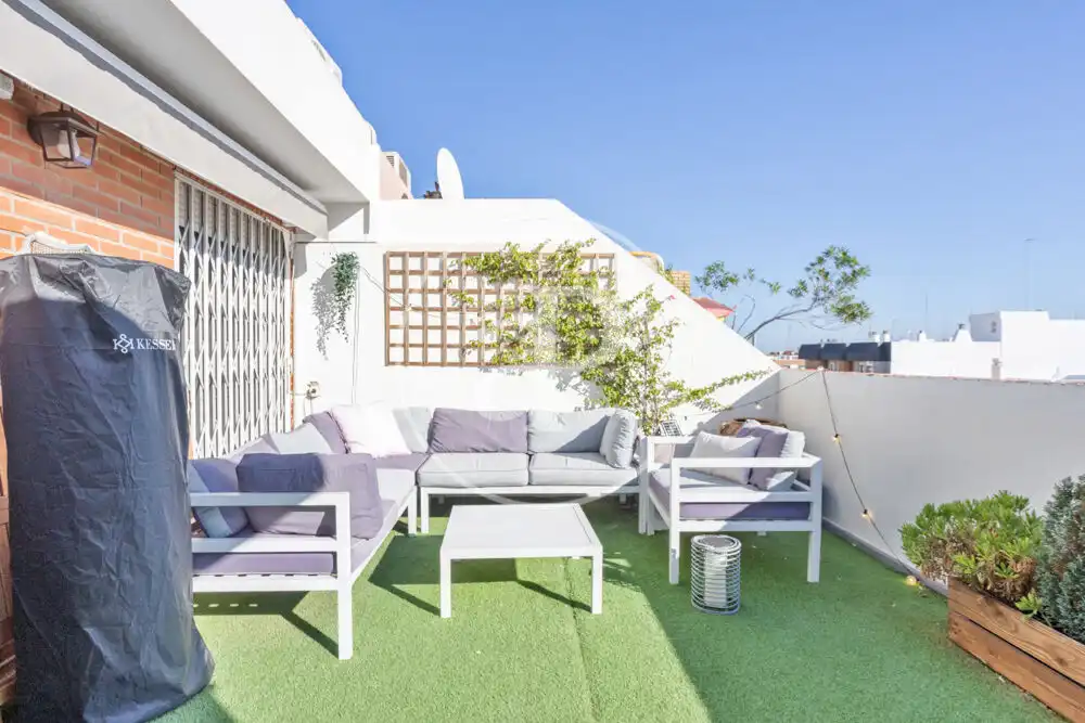 Penthouse with terrace to rent in Av. del Port, imagen 2