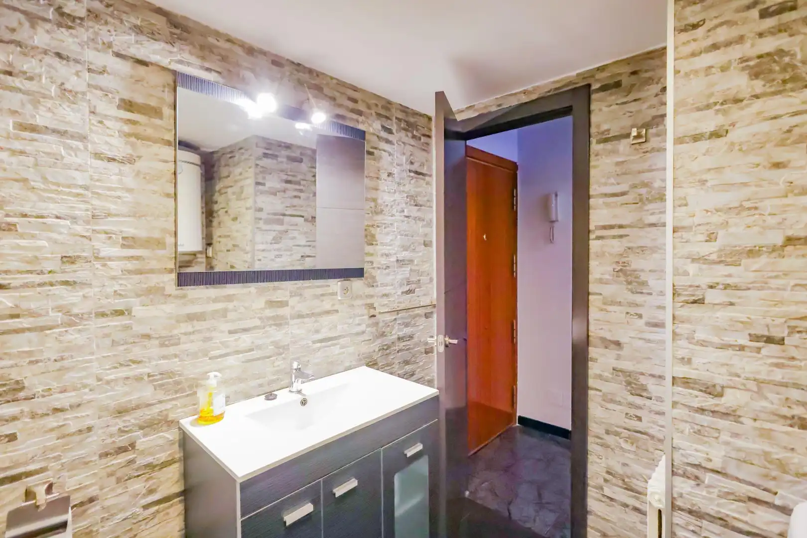Baño de Estudio en venta en Madrid con Aire acondicionado, Calefacción y Amueblado