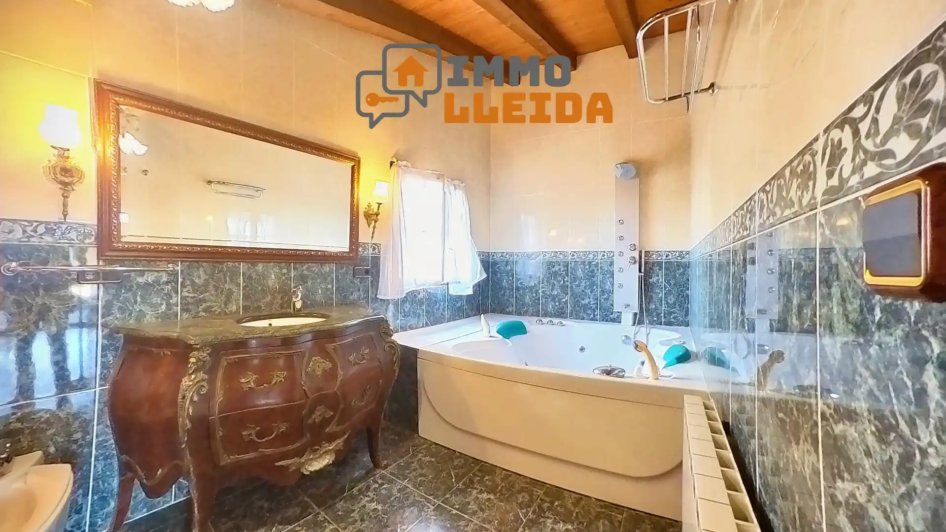 Casa con terraza en venta en Calle Sant Armengol 4, imagen 35