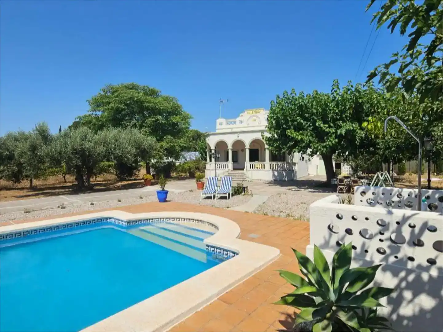 Vista exterior de Casa o xalet de lloguer en Vila-real amb Jardí privat, Traster i Piscina