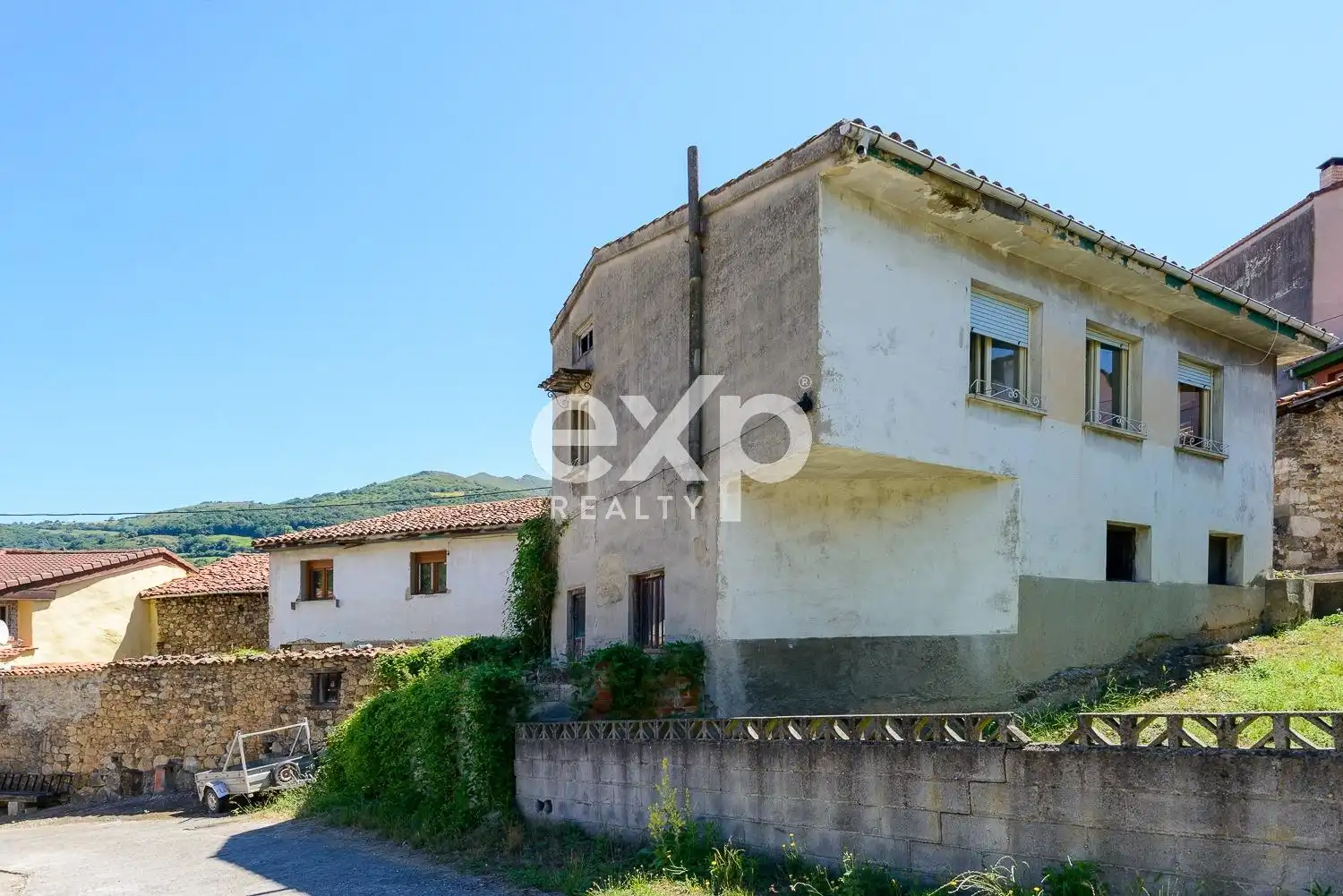 Vista exterior de Casa o xalet en venda en Lena amb Traster i Moblat