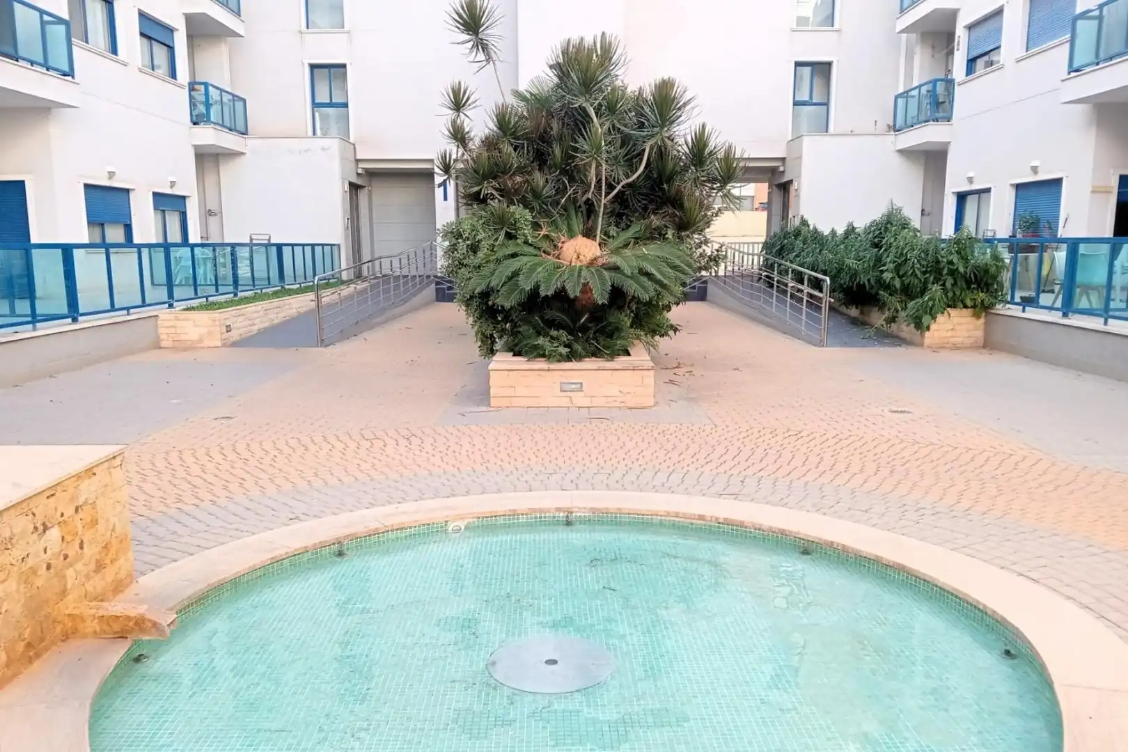 Piscina de Apartament en venda en Alicante / Alacant amb Aire condicionat, Moblat i Balcó