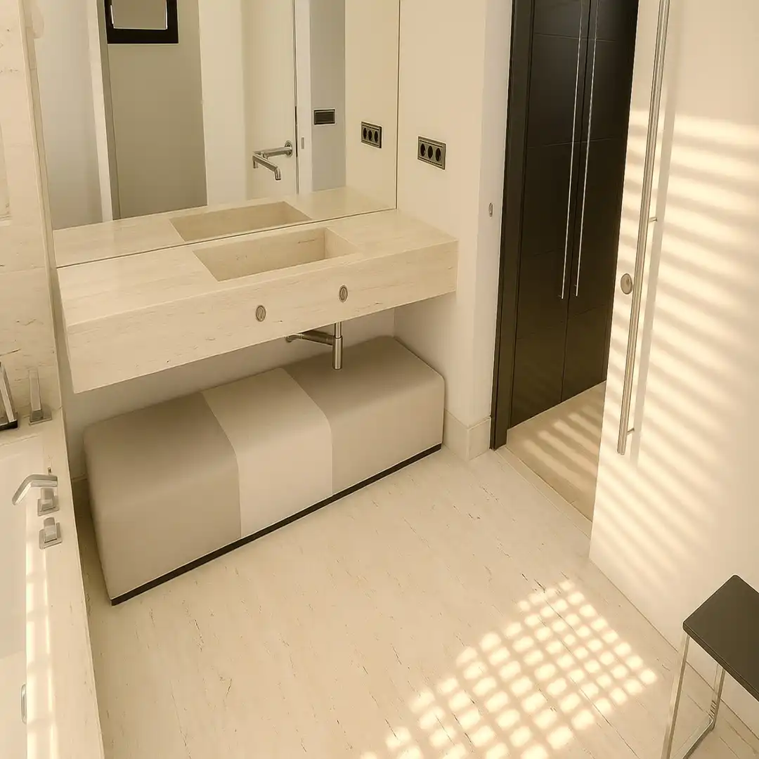 Bany de Casa o xalet en venda en Marbella amb Aire condicionat, Jardí privat i Parquet