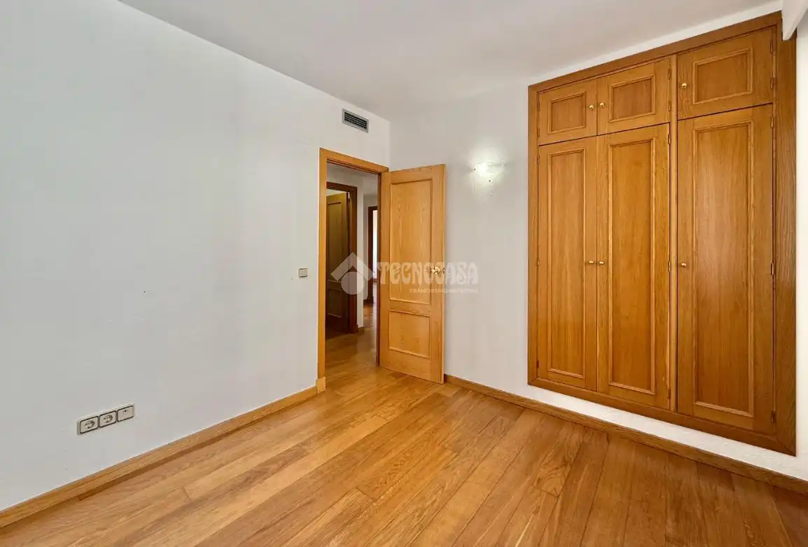 Bedroom of Flat for sale in Madrid  with Air Conditioner, Heating and Storage room