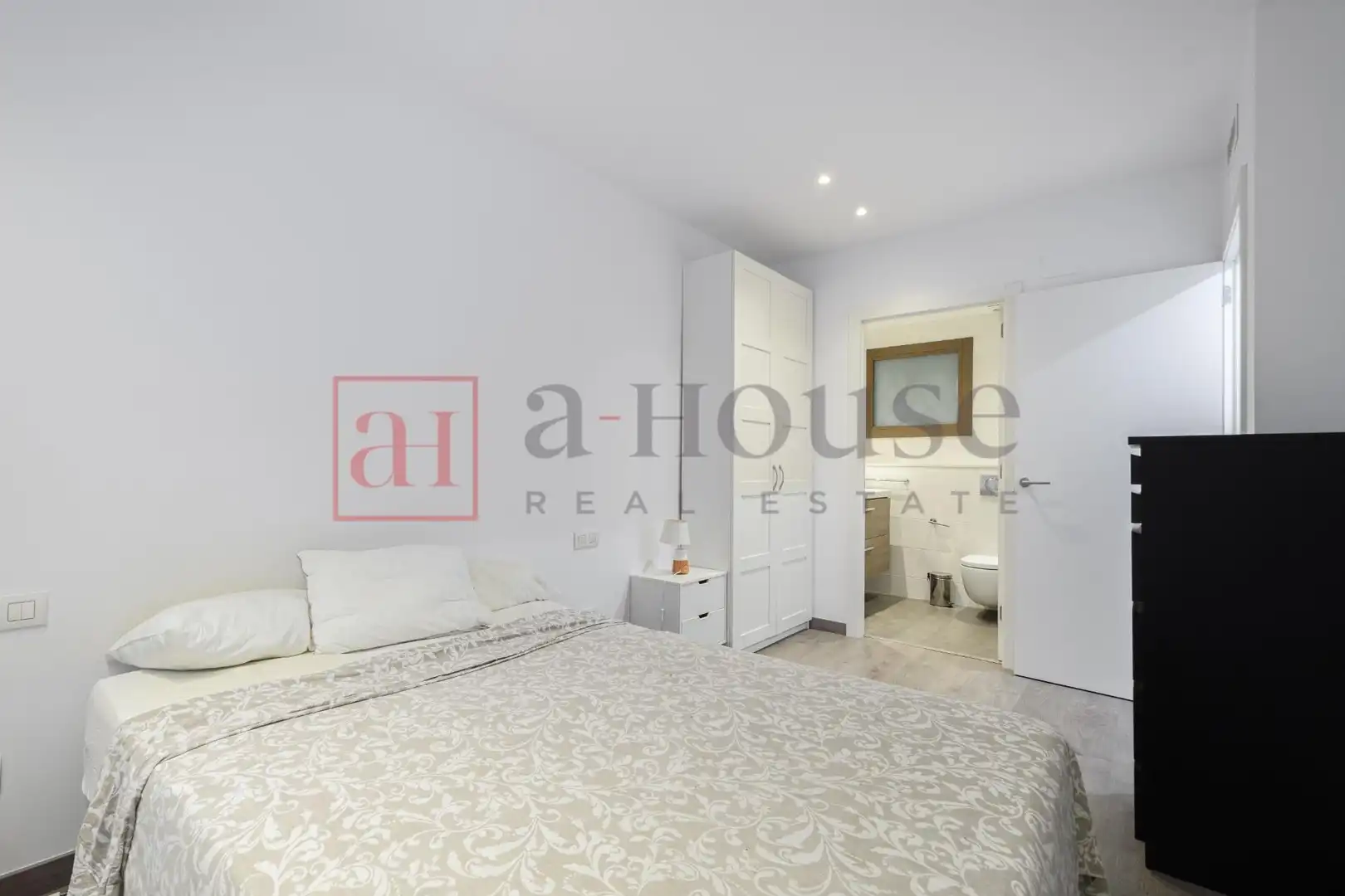 Bedroom of Flat for sale in Barcelona  with Air Conditioner, Heating and Parquet flooring