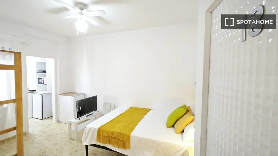 Habitación de Piso de alquiler en Cartagena con Aire acondicionado, Calefacción y Amueblado