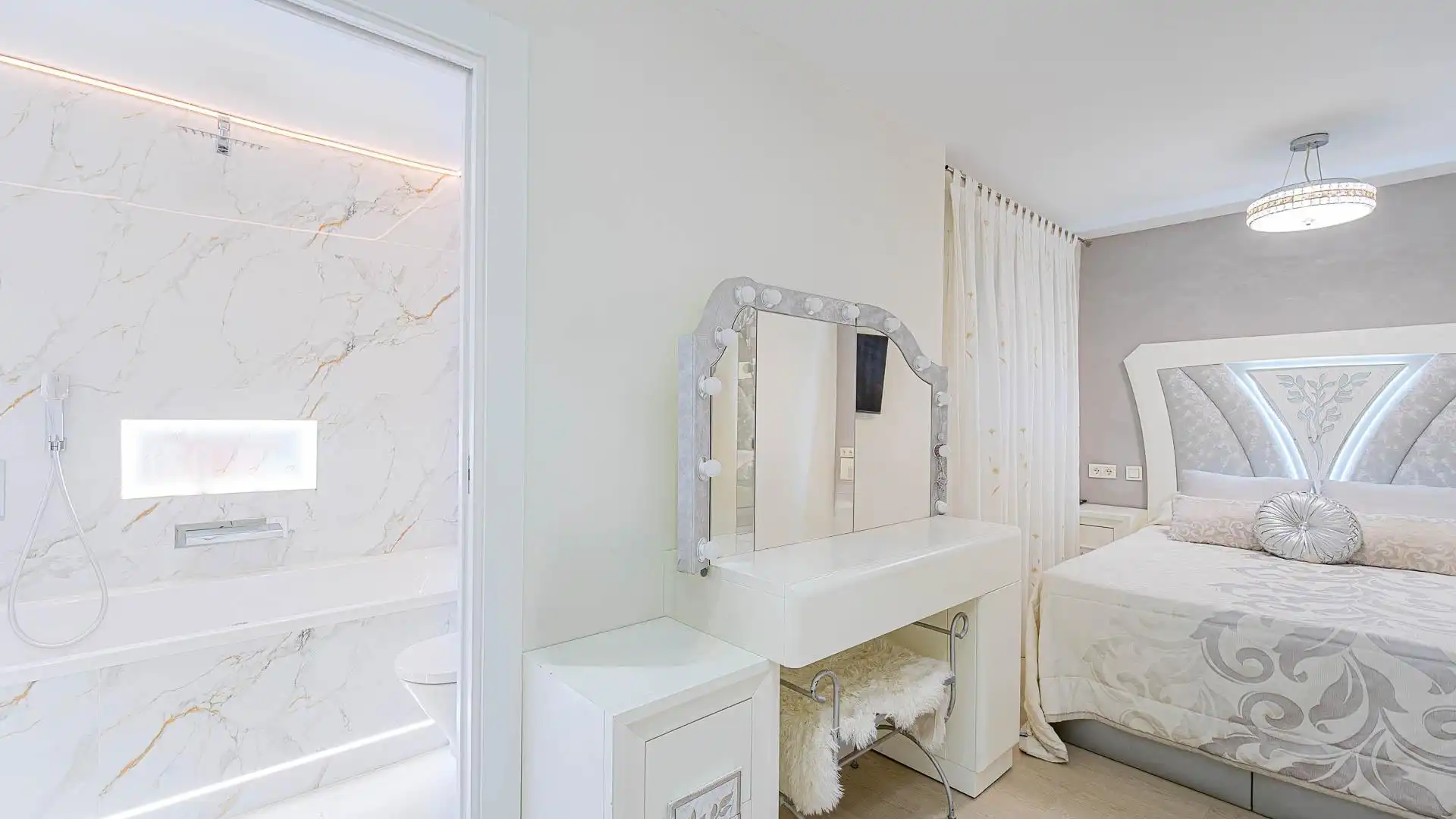 Bathroom of Apartments for sale in Torrevieja  with Furnished