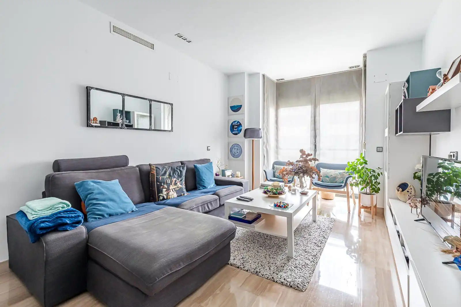 Living room of Flat for rent in Madrid  with Air Conditioner, Private garden and Swimming Pool