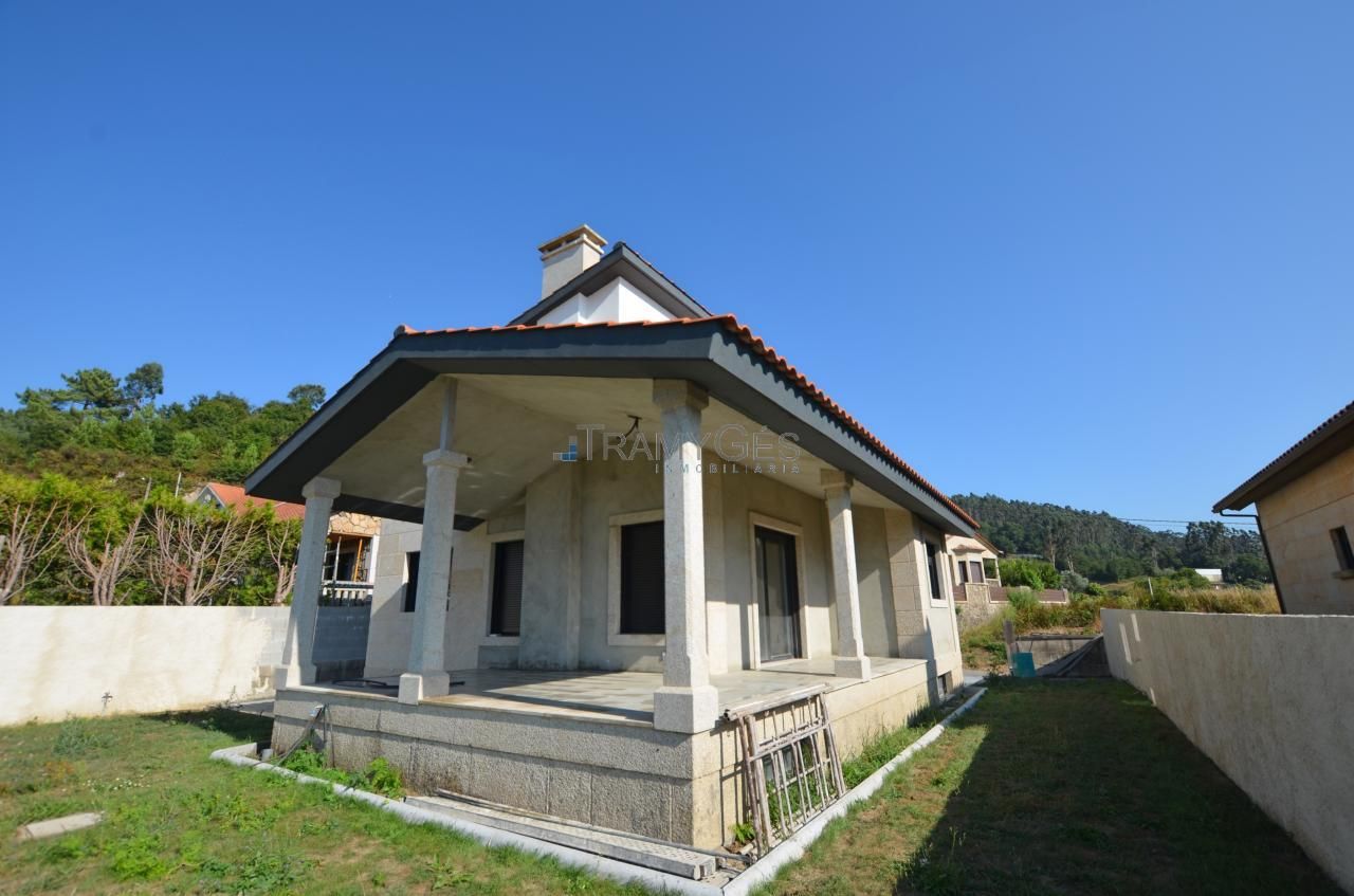 Vista exterior de Casa o xalet en venda en Tomiño amb Calefacció, Jardí privat i Terrassa