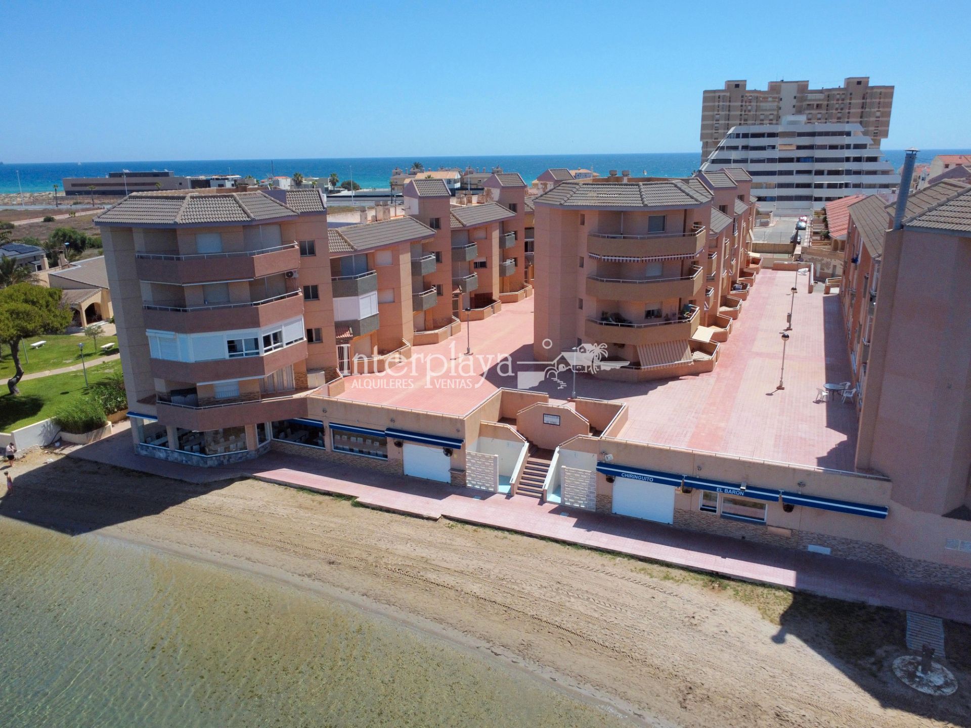 Vista exterior de Apartament en venda en La Manga del Mar Menor amb Moblat i Balcó