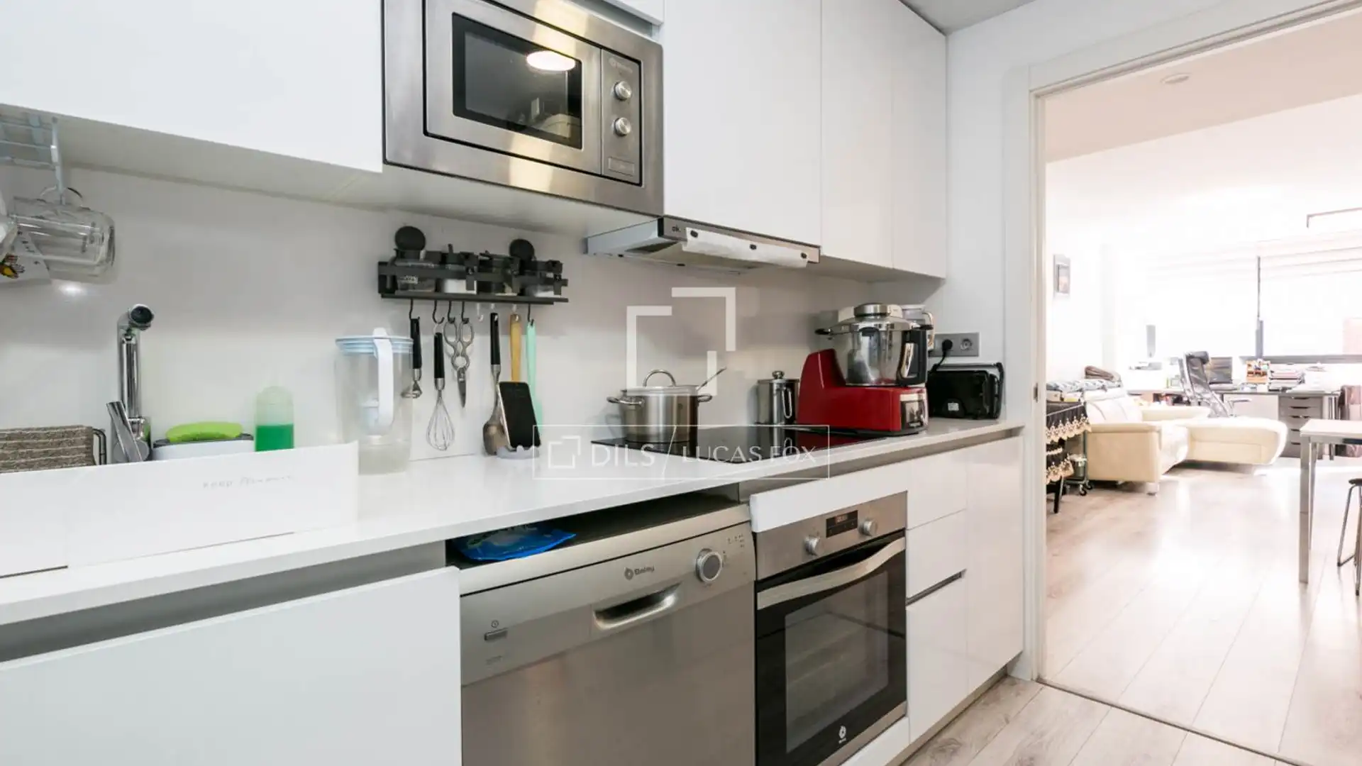 Cuina de Pis en venda en Castelldefels amb Terrassa, Piscina i Balcó