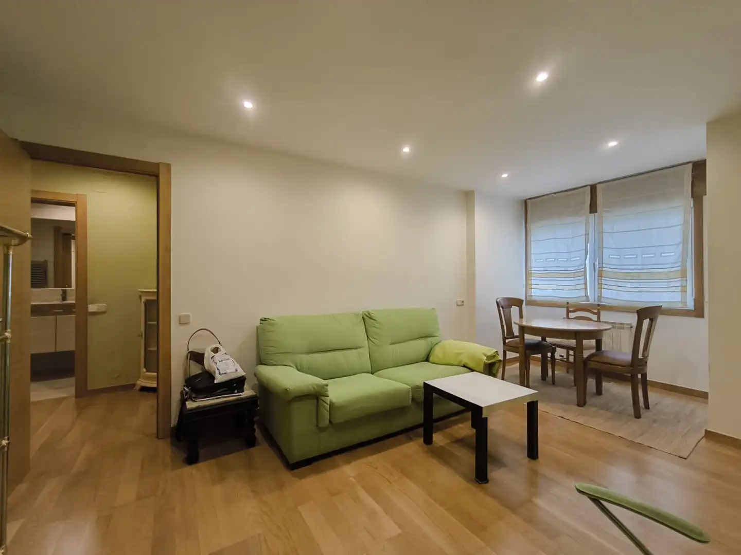 Living room of Flat for rent in Santiago de Compostela   with Heating, Parquet flooring and Furnished