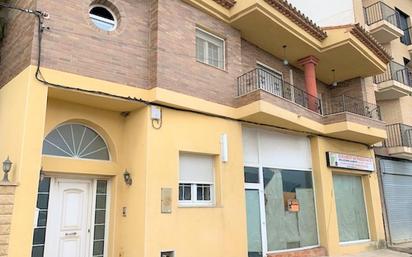 Vista exterior de Casa adosada en venda en Deltebre amb Terrassa