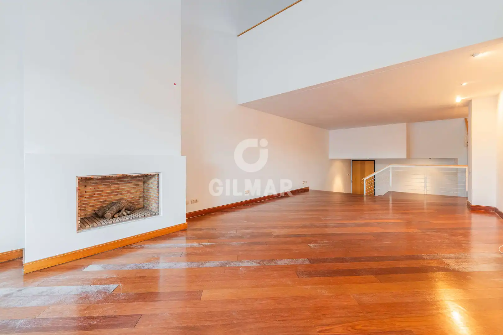 Sala d'estar de Casa adosada en venda en Pozuelo de Alarcón amb Calefacció, Jardí privat i Piscina