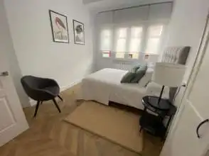 Habitación de Piso de alquiler en Gijón  con Calefacción, Parquet y Amueblado